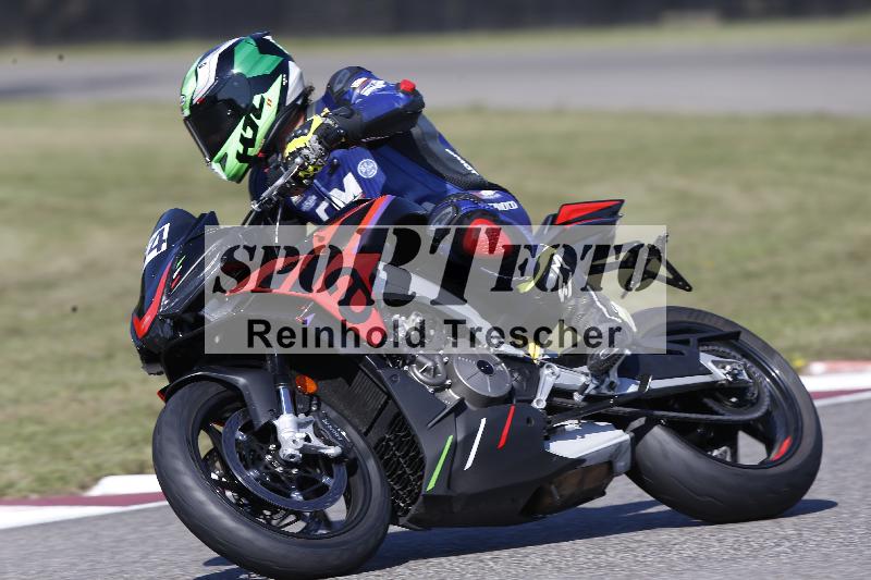 /Archiv-2025/49 26.08.2025 Cornu Master School ADR/gruen-vert/unklar